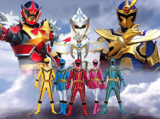 Illustration for article titled 23 Years of Power Rangers Uniforms, Ranked (Part One)